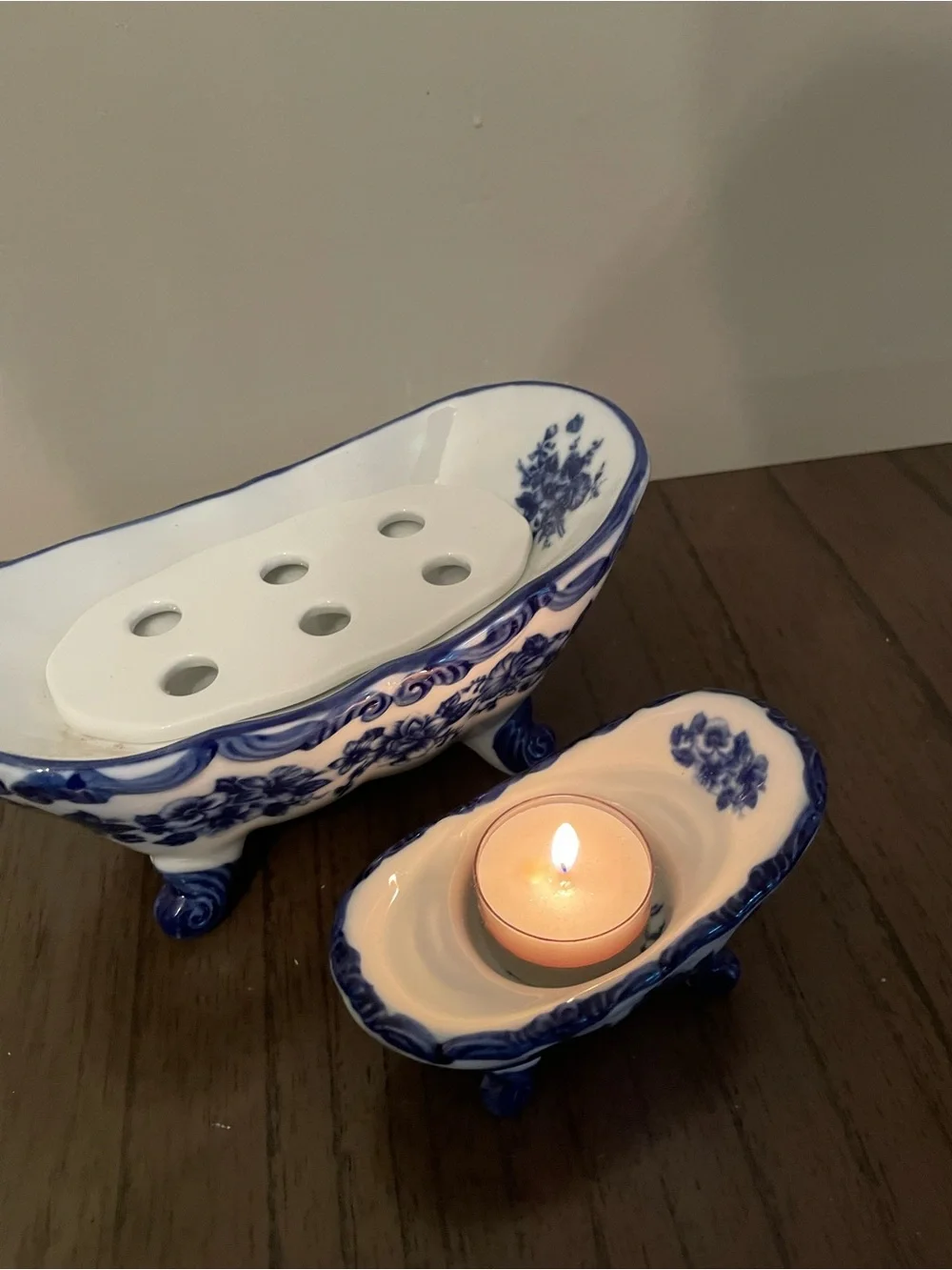 Blue Floral Ceramic Bath Accessory Set - Decorative Soap Dish & Tray